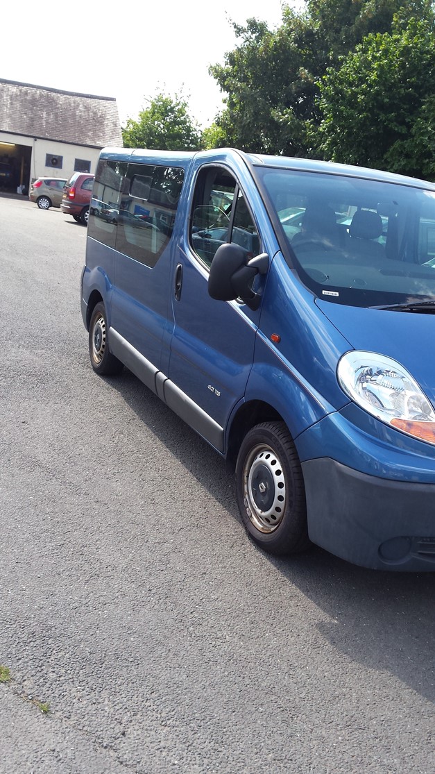 2007 Renault Trafic ricon tail lift wheelchair access vehicle